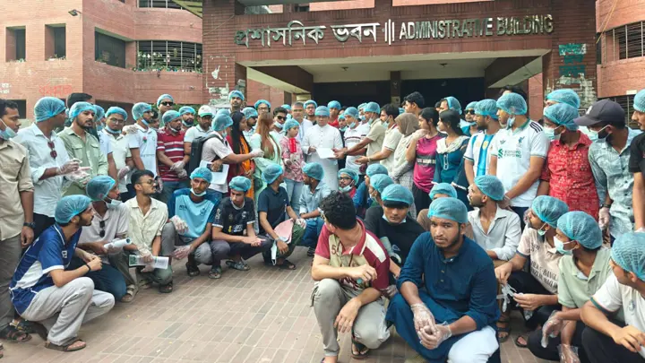ডেঙ্গু প্রতিরোধে জাবি ছাত্রদলের পরিচ্ছন্নতা কর্মসূচি