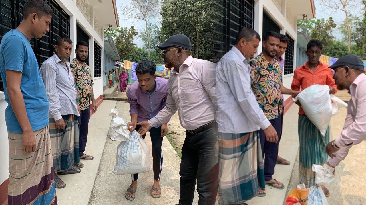 জগন্নাথপুরে অগ্নিকাণ্ডে ক্ষতিগ্রস্ত ৫ পরিবারের পাশে এবি পার্টি