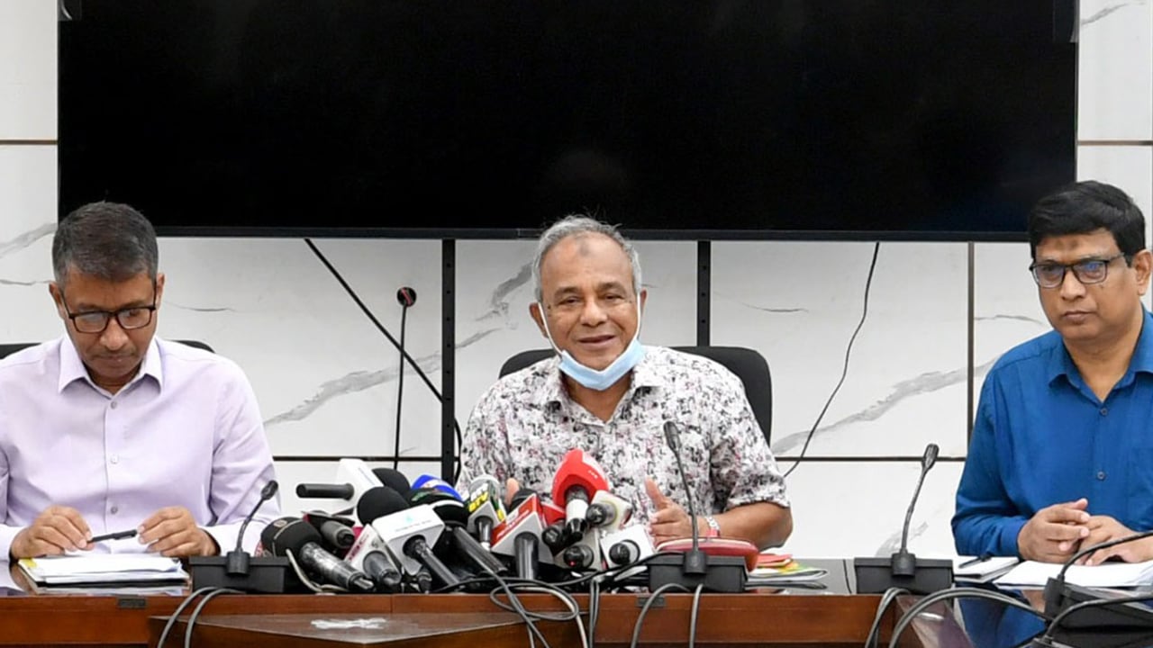 ‘উপদেষ্টা আসিফ মাহমুদের অস্ত্রের লাইসেন্স নেয়ার ক্ষেত্রে আইন লঙ্ঘন হয়নি’
