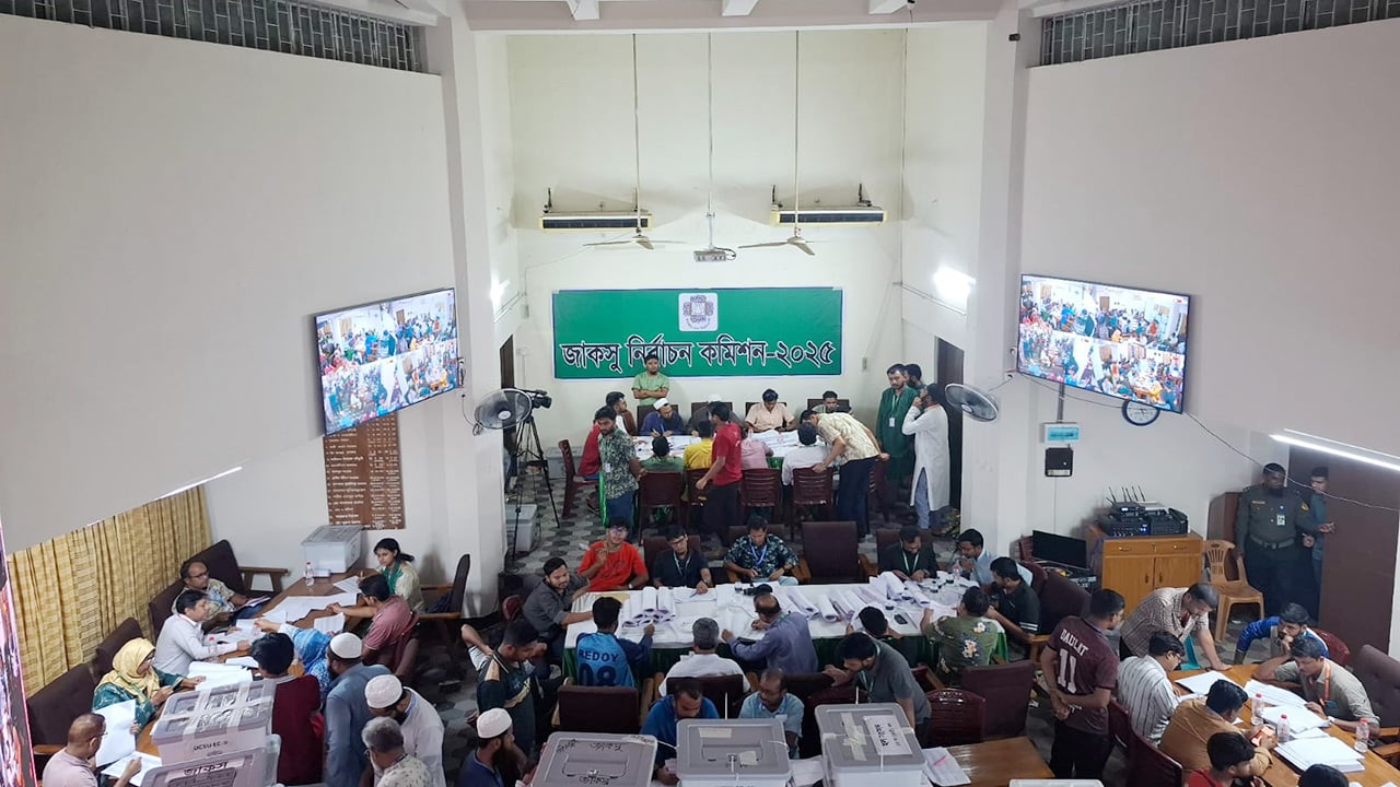 দলবাজ শিক্ষকদের কারণে জাকসু নির্বাচনে বিশৃঙ্খলা