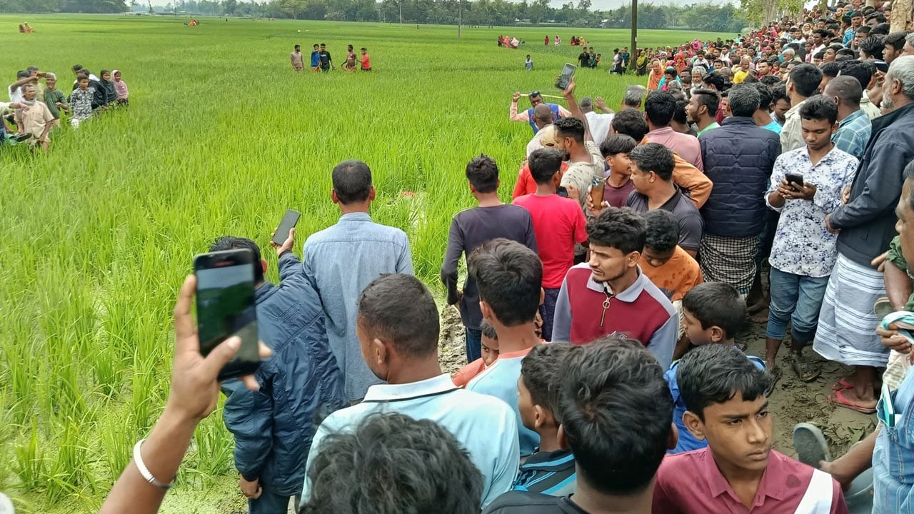 জলঢাকায় ধানক্ষেত থেকে ভ্যান চালকের লাশ উদ্ধার