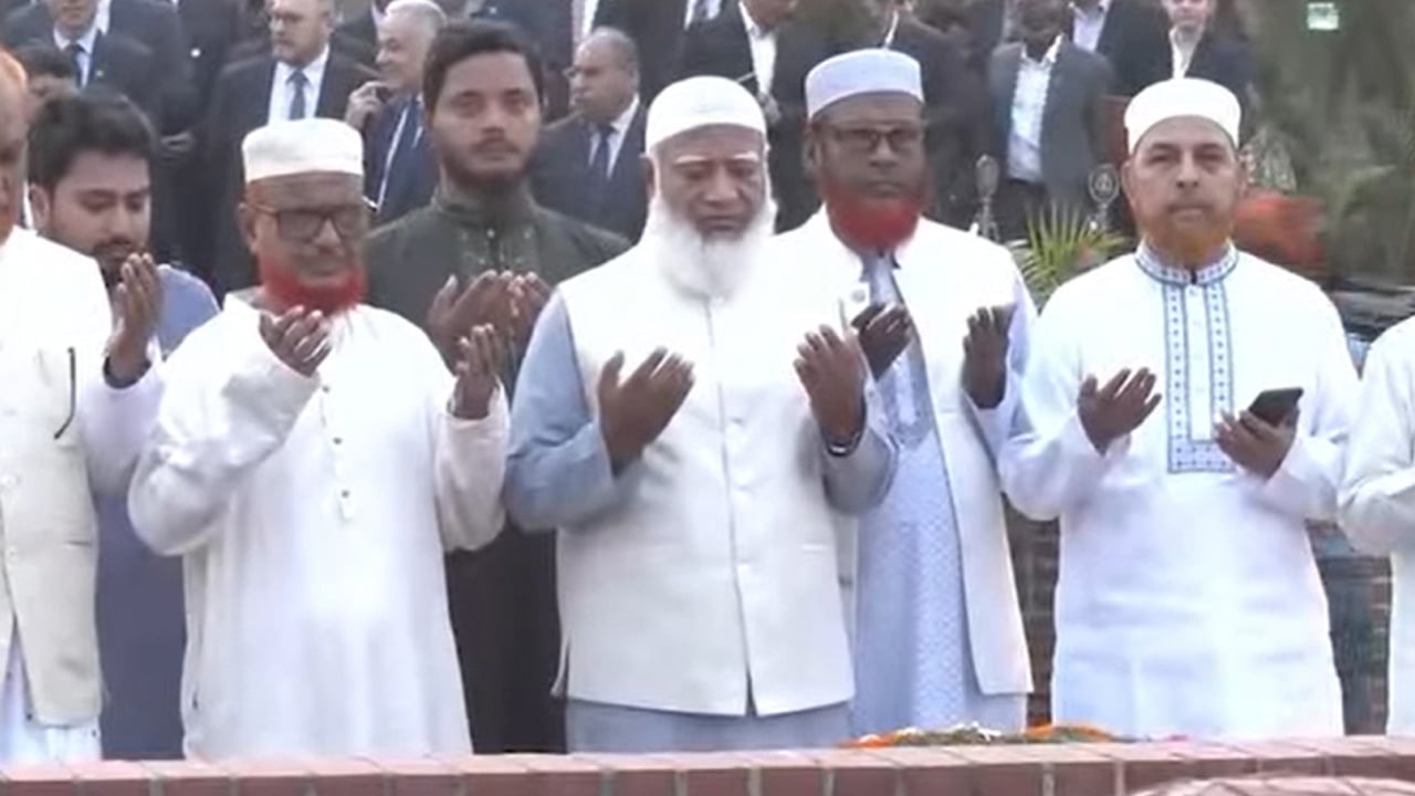 স্বাধীনতা দিবসে জাতীয় স্মৃতিসৌধে বিরোধীদলীয় নেতার শ্রদ্ধা