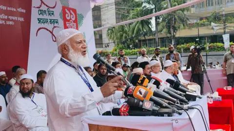 জনগণের দাবি আদায়ে সরকার বাধা দিলে ৬ দফার লংমার্চ ১ দফায় পরিণত হবে