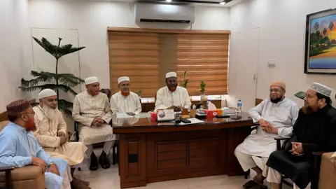 লংমার্চ সফল করতে ঢাকা-মুন্সিগঞ্জের নেতাদের নিয়ে জামায়াতের মতবিনিময়