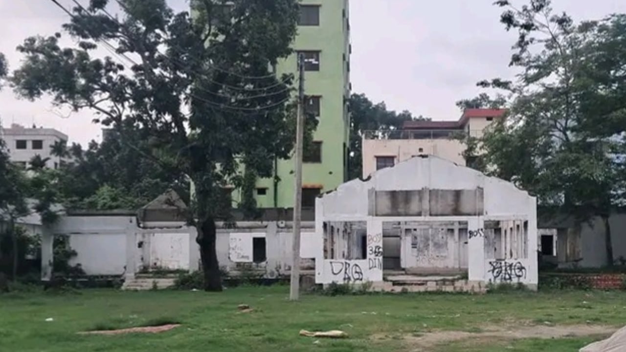 আ. লীগের পরিত্যক্ত অফিসে হেরোইনসহ তরুণী আটক