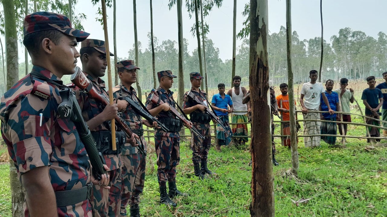 সীমান্তে পুশইন ঠেকাতে কঠোর নজরদারিতে জামালপুর ৩৫ বিজিবি