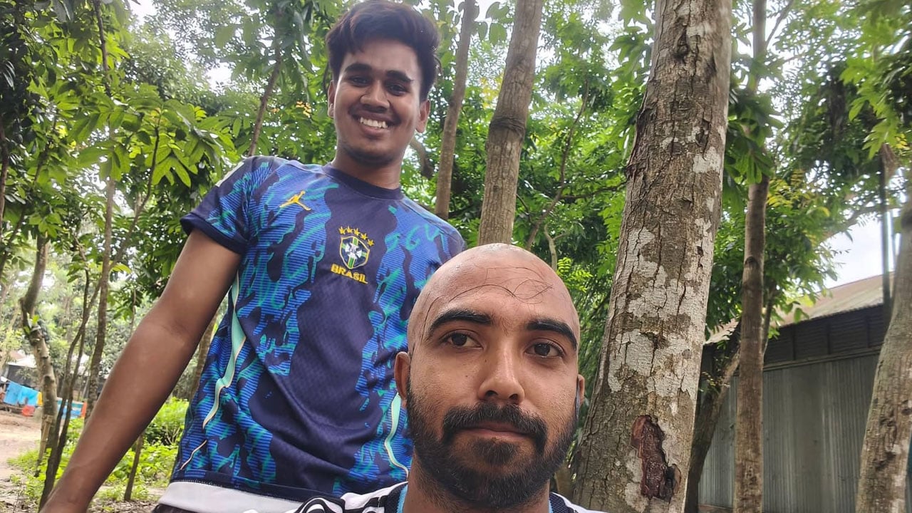 ব্রাজিল ম্যাচ জেতায় মাথা ন্যাড়া করলেন আর্জেন্টিনা সমর্থক