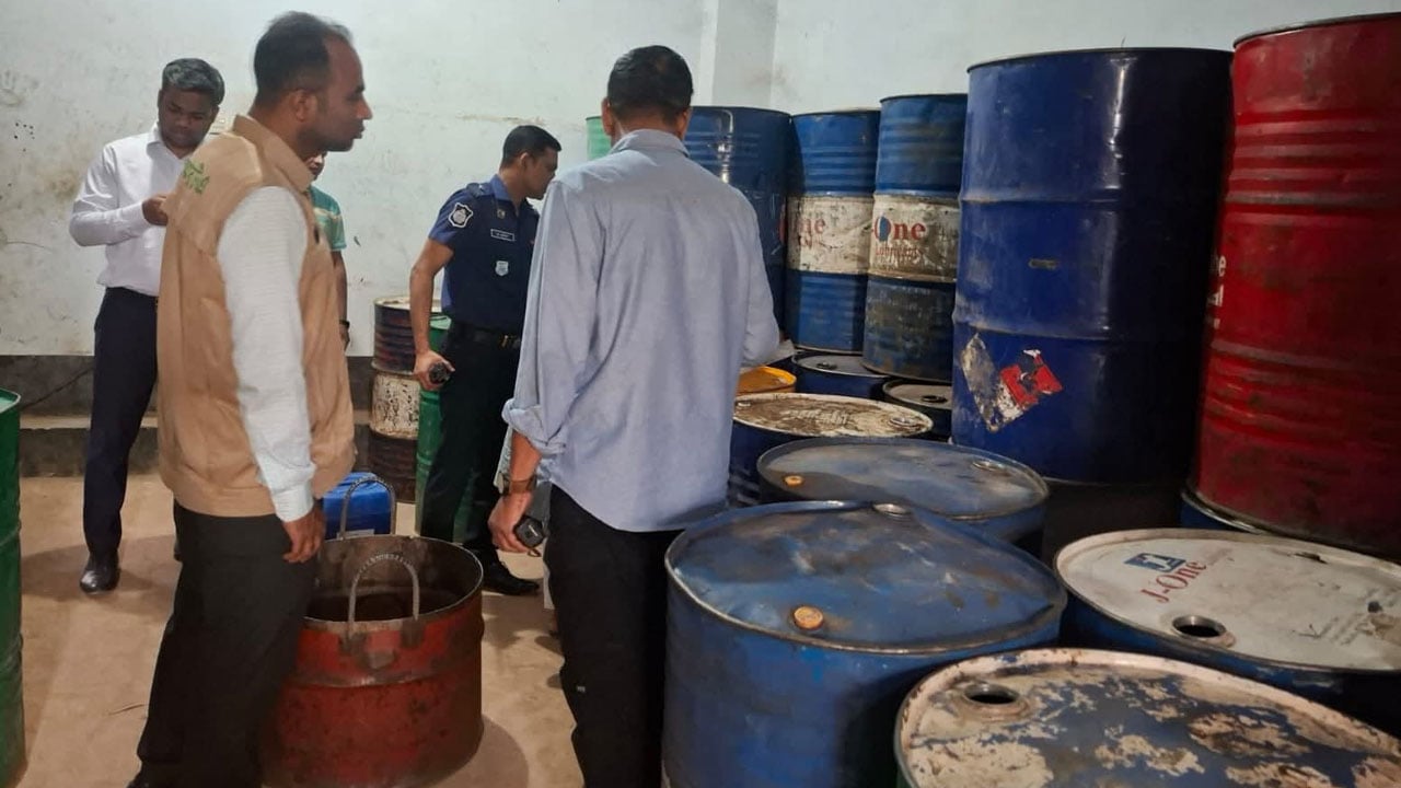 জামালপুরে ২ হাজার ৫০০ লিটার পেট্রল জব্দ, জরিমানা ৫০ হাজার
