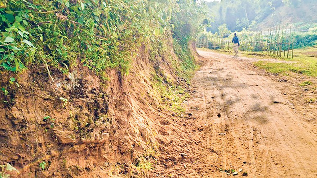 টিআর কাবিখা কাবিটার পাঁচ কোটি টাকার প্রকল্পে লুটপা