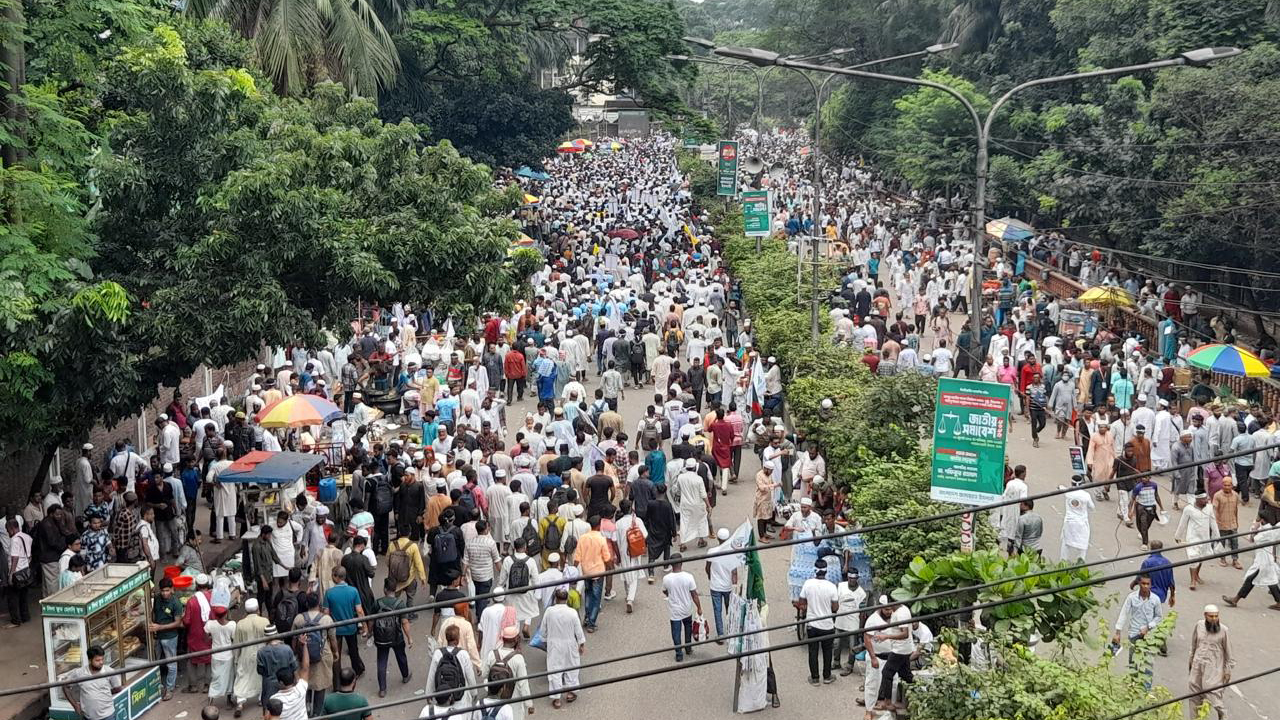 ঢাকা ও আশপাশের নেতাকর্মীরা মিছিল নিয়ে আসছেন সমাবেশে