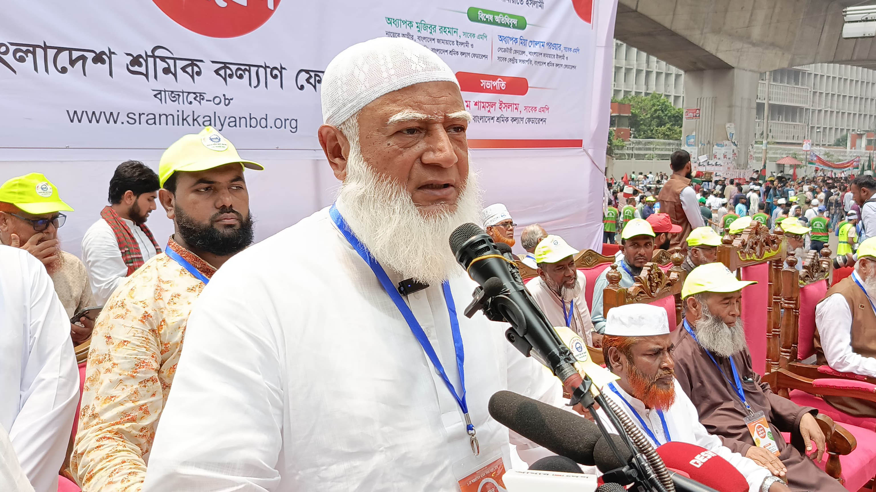 ‘৭০ শতাংশ শ্রমজীবীকে উপেক্ষা করে সমৃদ্ধি সম্ভব নয়’