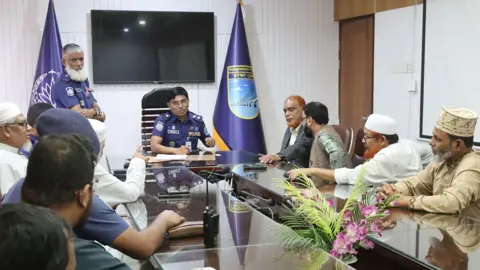 লংমার্চ সফল করতে গোপালগঞ্জ প্রশাসনের সাথে জামায়াত নেতাদের বৈঠক
