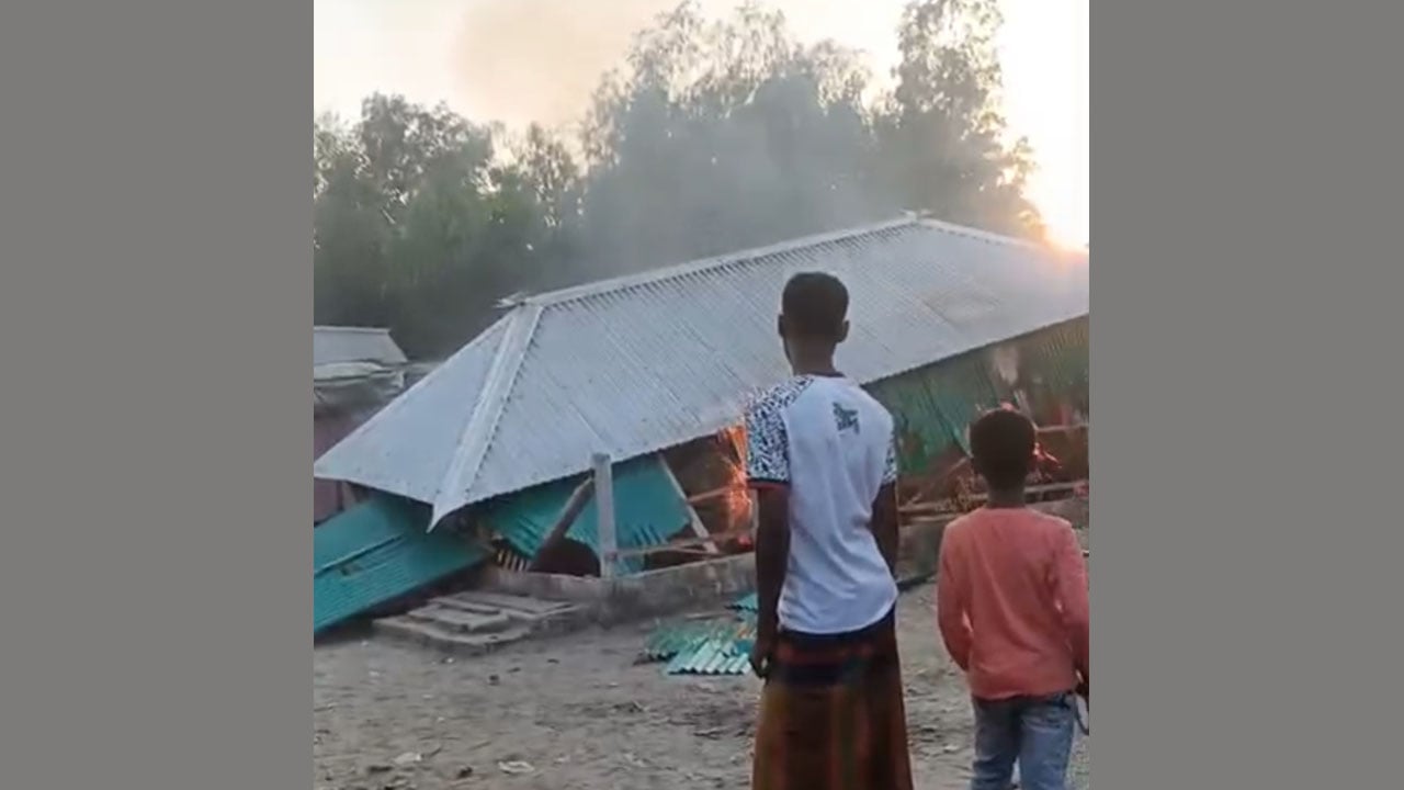 ভূঞাপুরে জামায়াতের অফিসে ভাঙচুরের পর আগুন