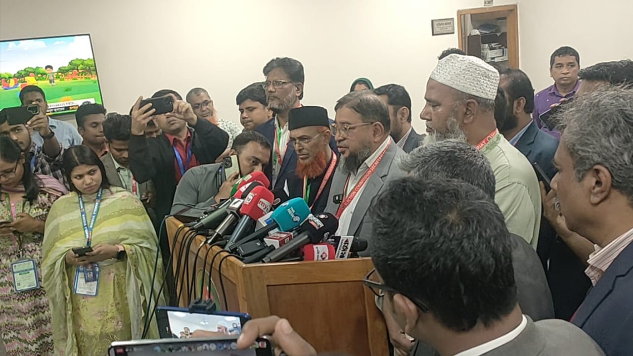 ৩ আসনের 'বিশৃঙ্খল কেন্দ্রে' ভোট স্থগিত চায় ১১দলীয় জোট