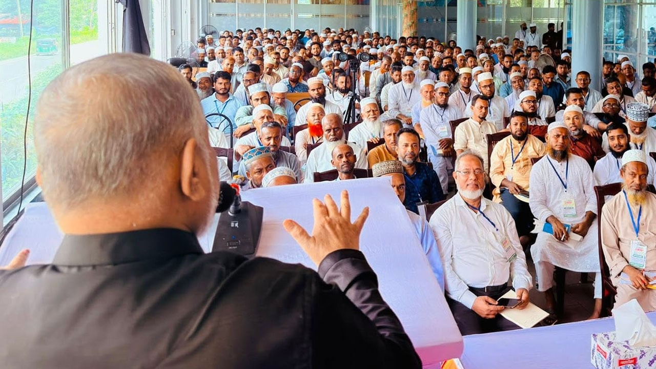 সমাজের কল্যাণে নিজেকে বিলিয়ে দিতে হবেঃ ডা. তাহের