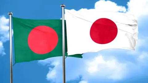 পতাকার সাদৃশ্য অদৃশ্য সুতোয় বেঁধেছে বাংলাদেশ-জাপানের বন্ধুত্বপূর্ণ সম্পর্ক