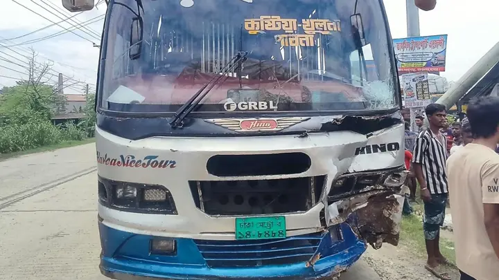 অভয়নগরে বাসের ধাক্কায় মোটরসাইকেলের ২ আরোহী নিহত