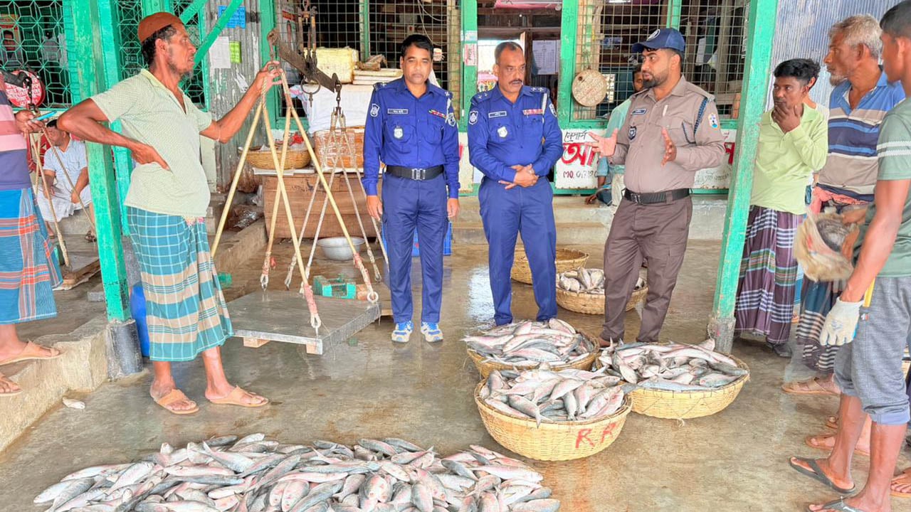নৌপুলিশের অভিযানে গ্রেপ্তার ২৮১, জব্দ কোটি মিটার জাল