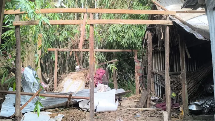 জাজিরায় রান্নাঘরে ককটেল বিস্ফোরণ, টিনের চালা উড়ে গিয়ে গৃহবধূ আহত