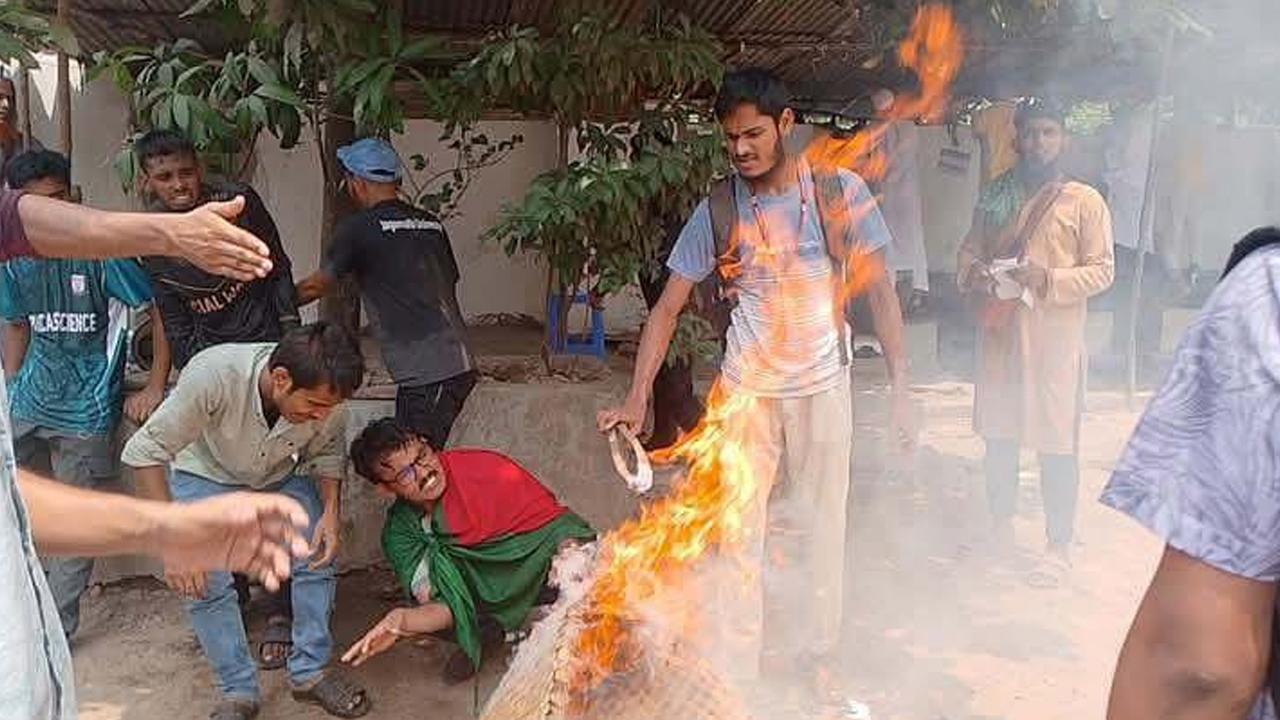 যমুনা না ছাড়ার ঘোষণা জবি শিক্ষক শিক্ষার্থীদের