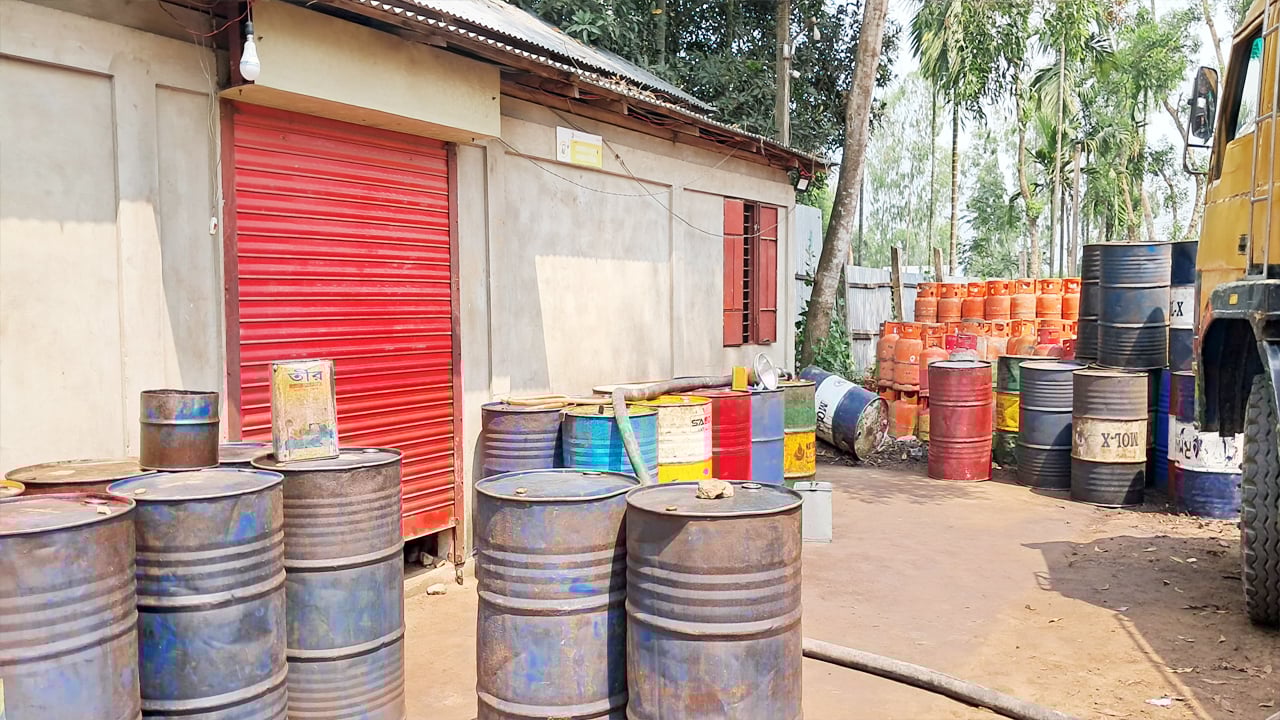 জ্বালানি তেল মজুতের বিরুদ্ধে অভিযান, ১ লাখ টাকা জরিমানা