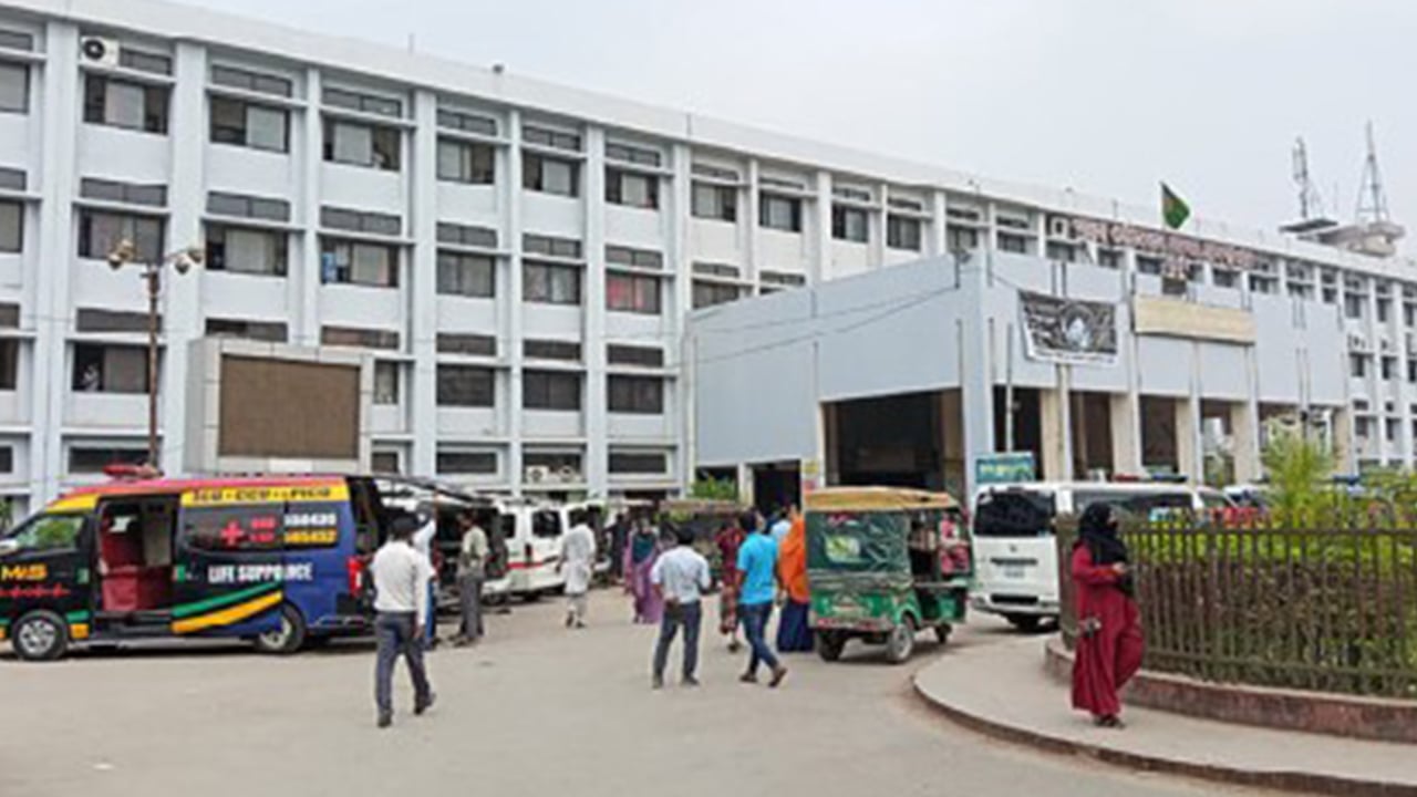 দক্ষিণাঞ্চলের শেষ ভরসা খুমেক নিজেই সংকটে