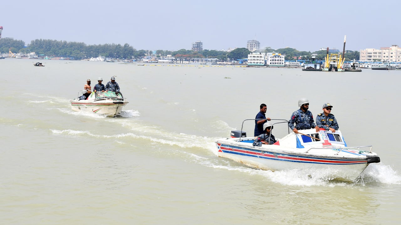 মৎস্য সম্পদ সংরক্ষণে বাংলাদেশ নৌবাহিনীর অভিযান
