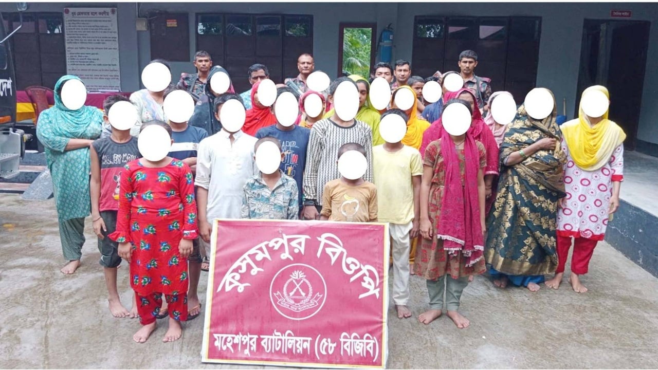 ঝিনাইদহের মহেশপুর সীমান্তে নারী-শিশুসহ আটক ৬৭
