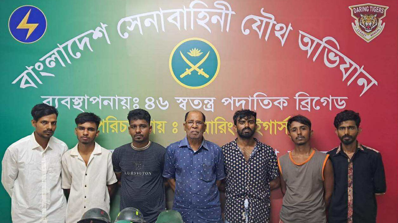 জেনেভা ক্যাম্পে সেনাবাহিনীর যৌথ অভিযান, গ্রেপ্তার ১১