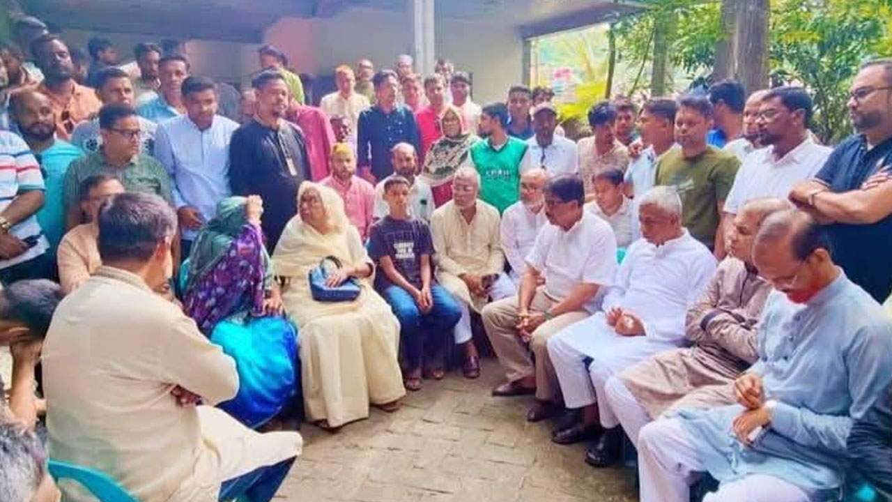 গুলিতে নিহত তরিকুলের বাড়িতে বিএনপির কেন্দ্রীয় নেতারা