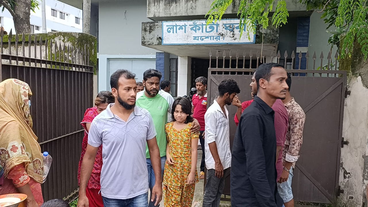 যশোরে ভবনের ব্যালকনি ভেঙে দুই প্রকৌশলীসহ নিহত ৩