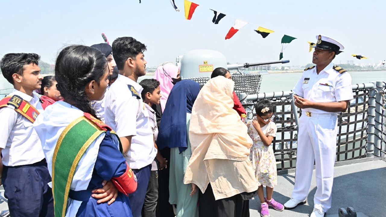 স্বাধীনতা দিবসে নৌবাহিনীর জাহাজ সর্বসাধারণের জন্য উন্মুক্ত