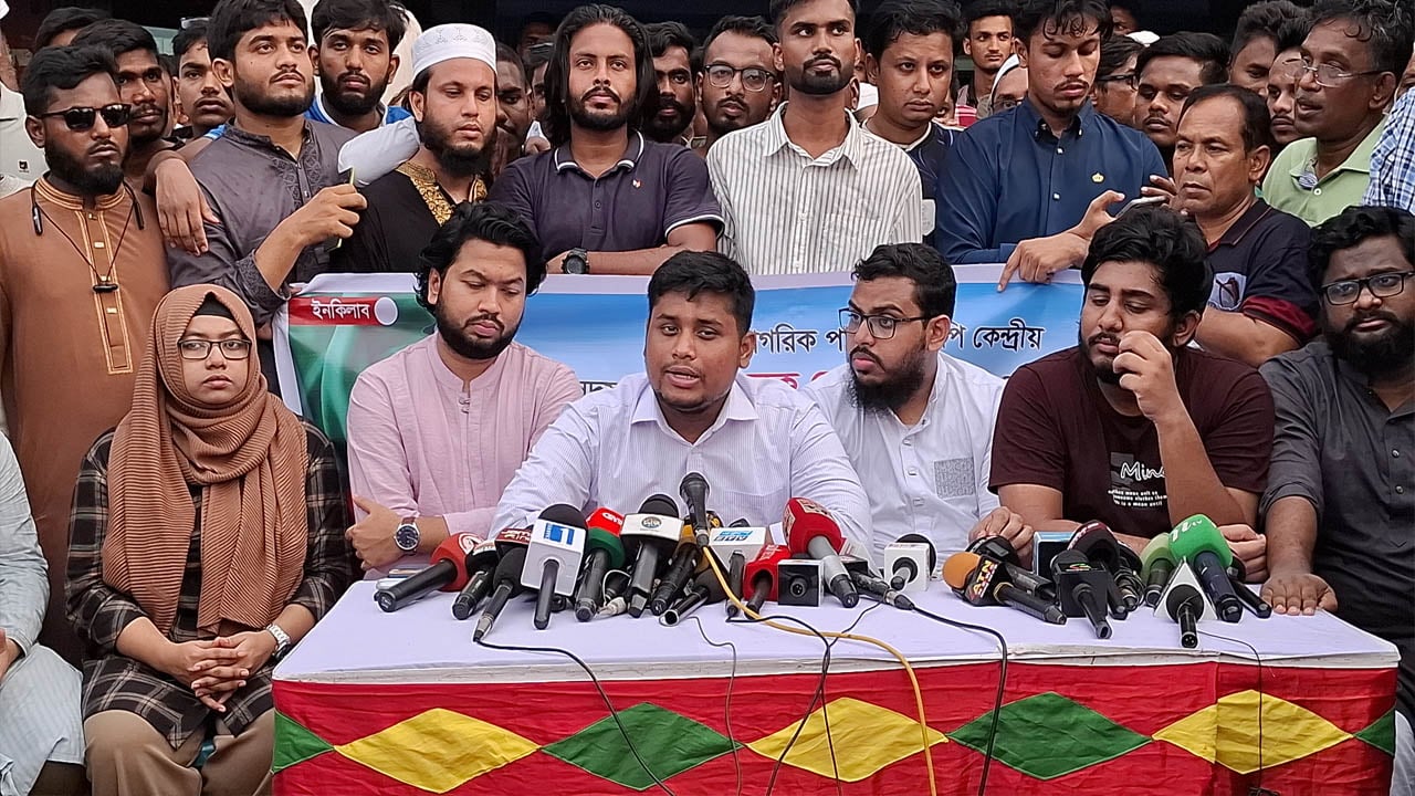 বিএনপিও পুলিশকে লাঠিয়াল বাহিনীর মতো ব্যবহার করতে চায়: হাসনাত