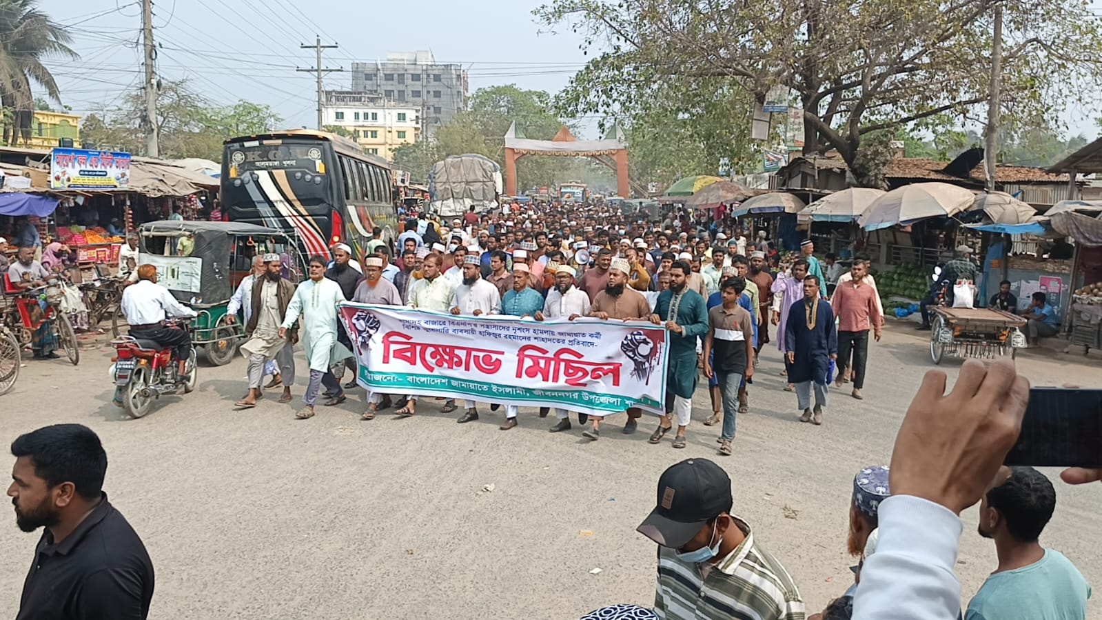 বন্ধ হচ্ছে না নির্বাচন-পরবর্তী সহিংসতা, বিভিন্ন স্থানে বিক্ষোভ