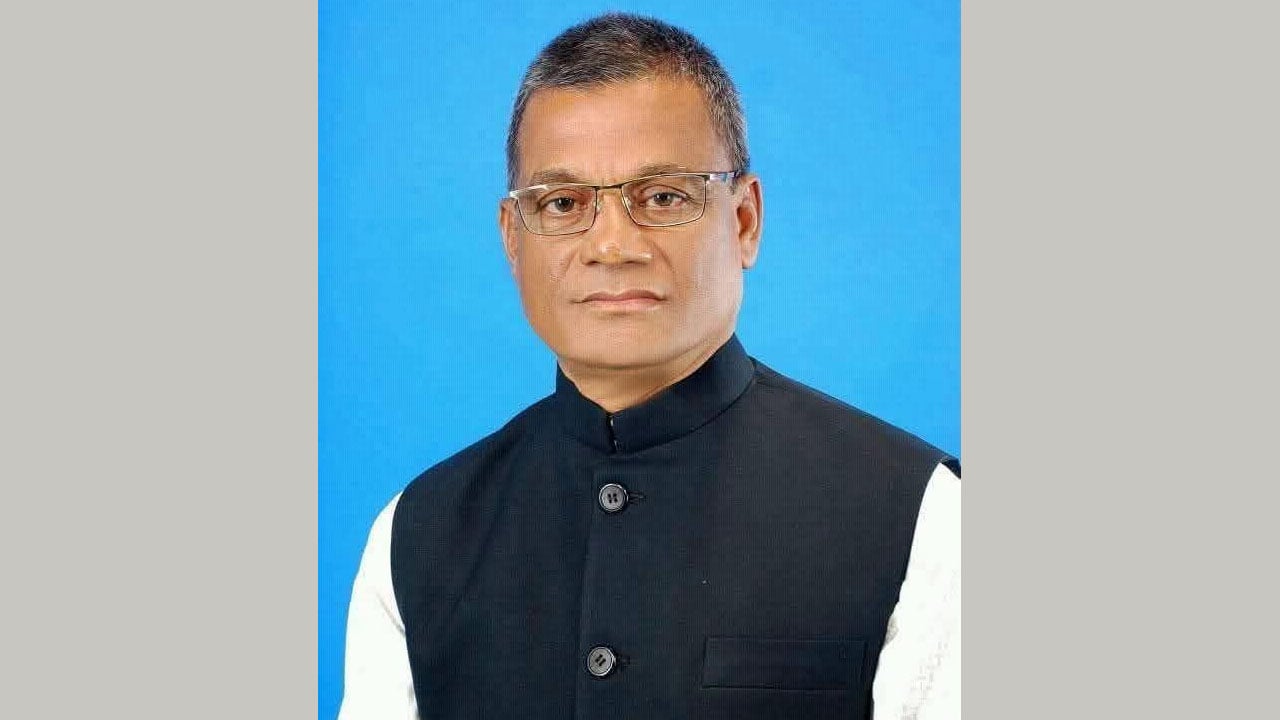 হাসিনার সঙ্গে নিয়মিত যোগাযোগ, গ্রেপ্তার ঝিনাইদহের সাবেক এমপি 