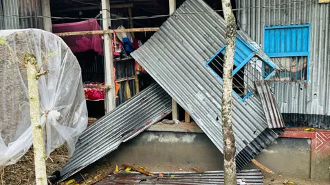 শৈলকূপায় বিএনপির দুই গ্রুপের সংঘর্ষে বাড়িঘরে লুটপাট-ভাঙচুর, আহত ১২