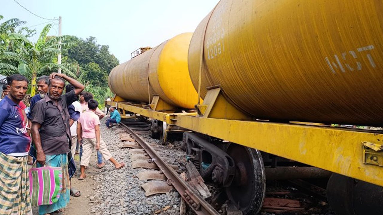 ৯ ঘণ্টা পর খুলনার সঙ্গে ট্রেন যোগাযোগ স্বাভাবিক