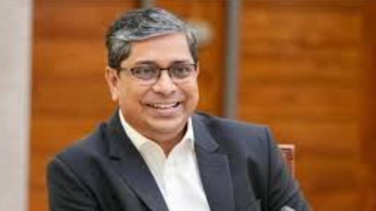 অফিসে প্রতিমন্ত্রী, অনুপস্থিত কর্মকর্তা-কর্মচারী