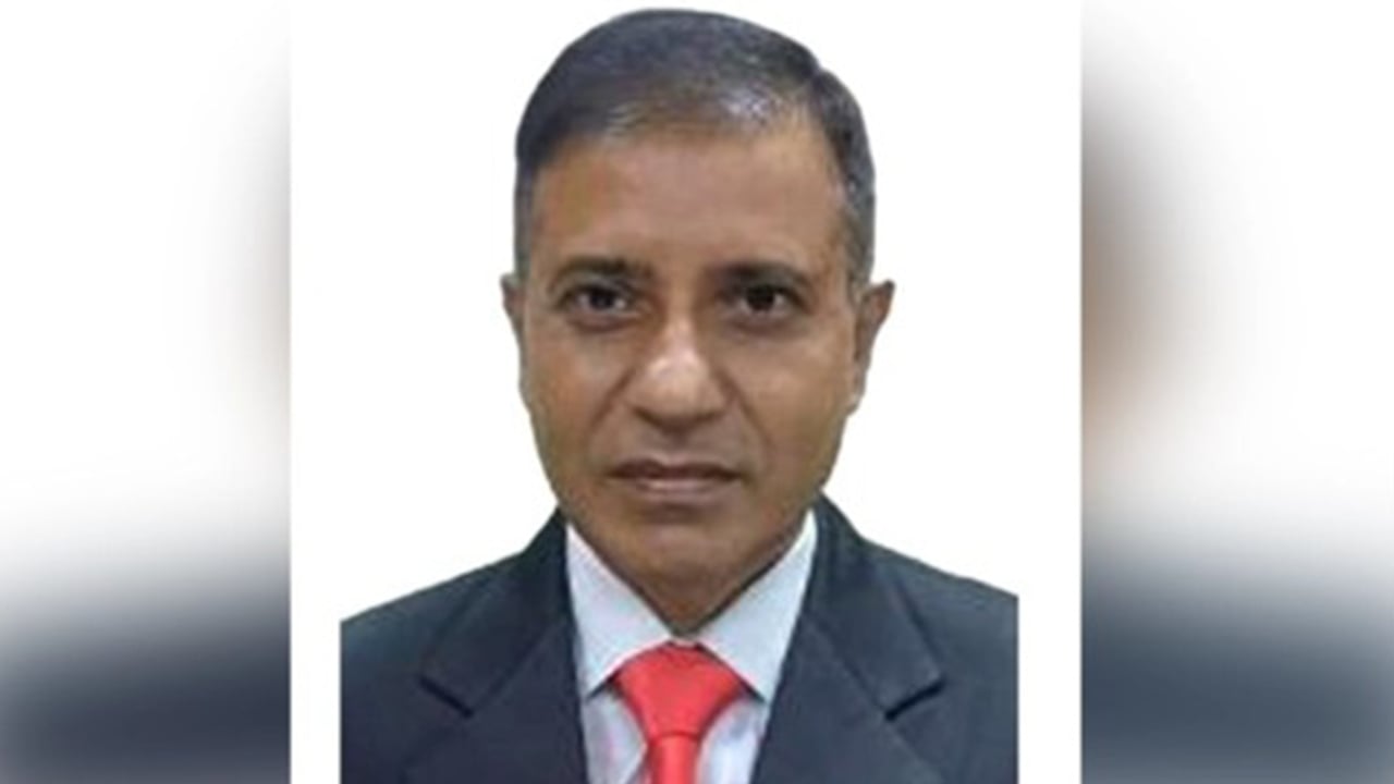 আইন সচিবের দায়িত্ব পেলেন লিয়াকত আলী মোল্লা