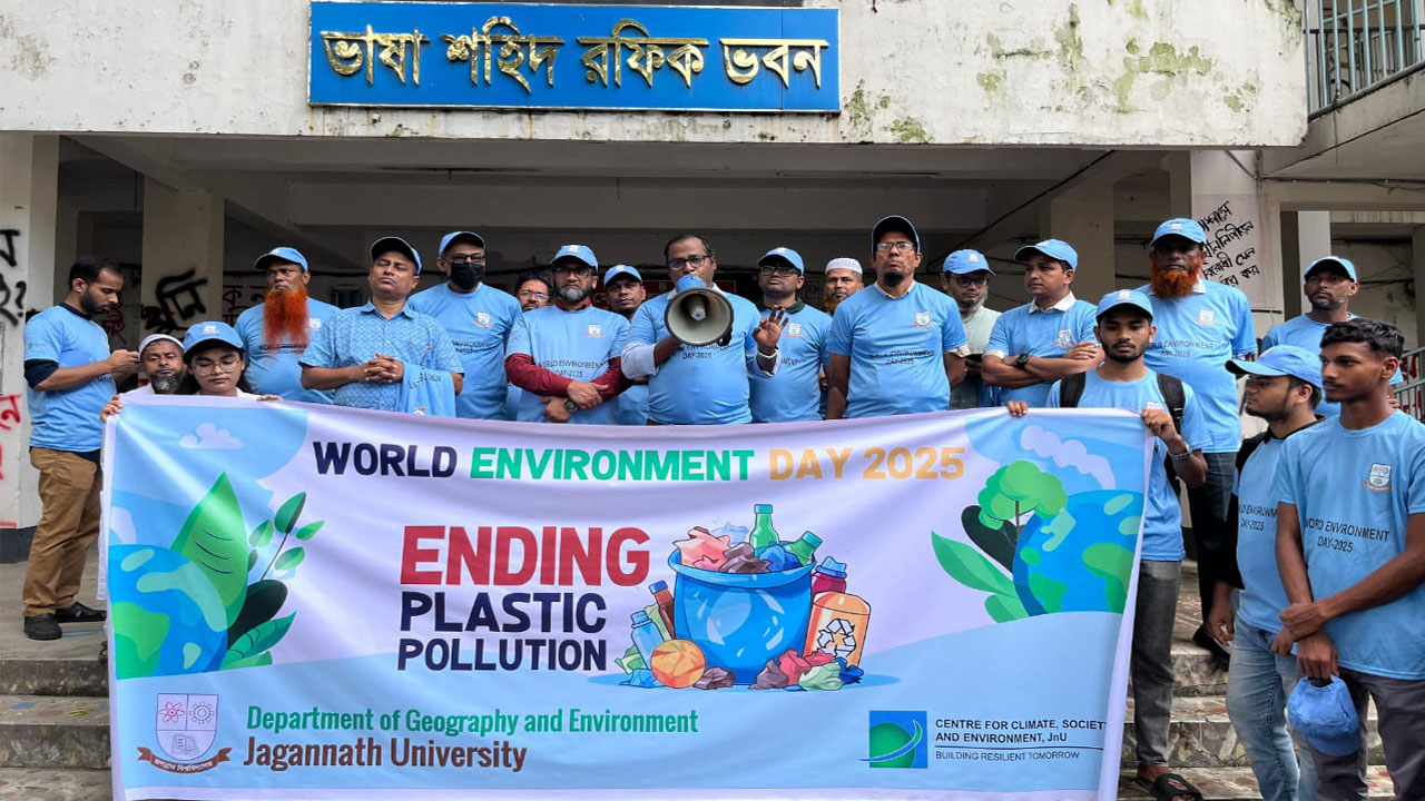 ‘প্লাস্টিক দূষণ বন্ধ করি’ প্রতিপাদ্যে জবিতে পরিবেশ দিবস পালিত