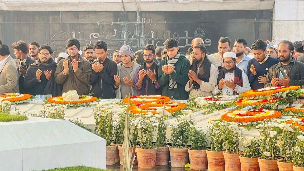 খালেদা জিয়া ও হাদির কবর জিয়ারত জকসু ছাত্রদল প্যানেলের