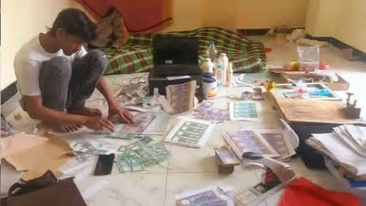 ৫ লাখ টাকার জাল নোট ও টাকা তৈরির সরঞ্জামসহ আটক ১