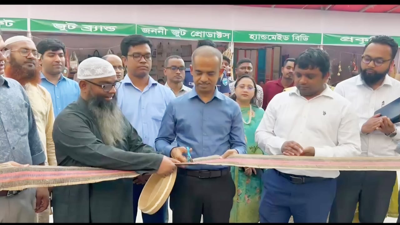 পুরান ঢাকায় জেলা প্রশাসকের উদ্যোগে বৈশাখী মেলা