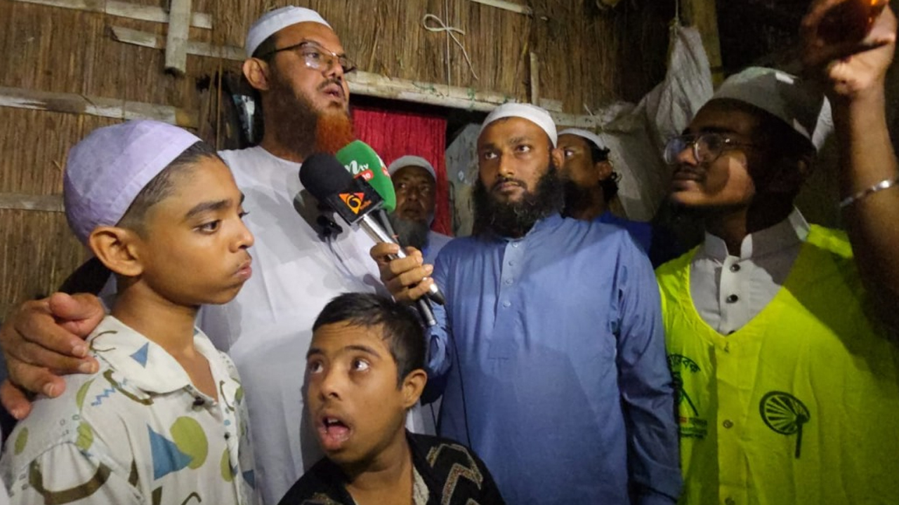 নিহত কর্মীর বাড়িতে মুফতি ফয়জুল করীম