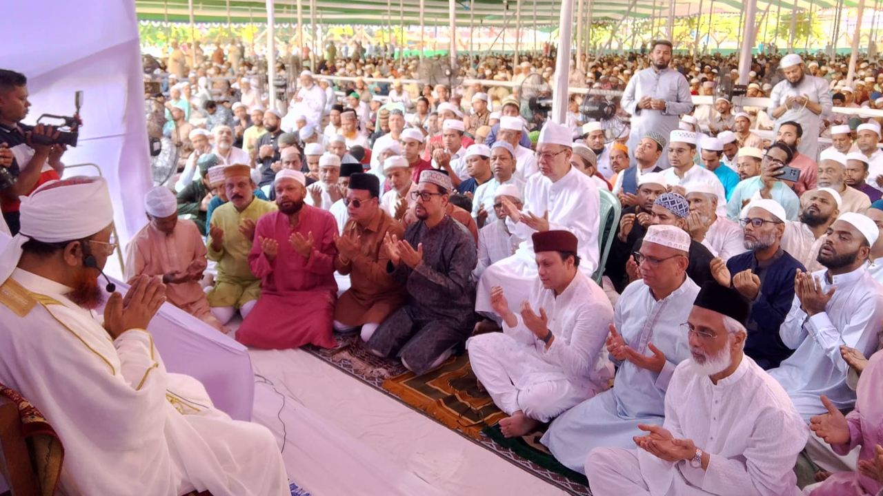 চট্টগ্রামের প্রধান ঈদ জামাতে মুসল্লিদের ঢল