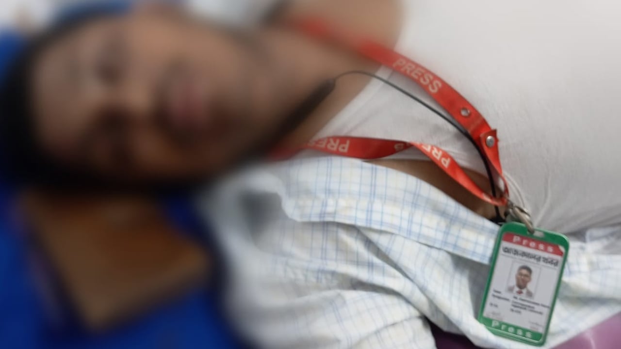 আমার দোষ একটাই আমি কেন নিউজ কাভার করতেছি