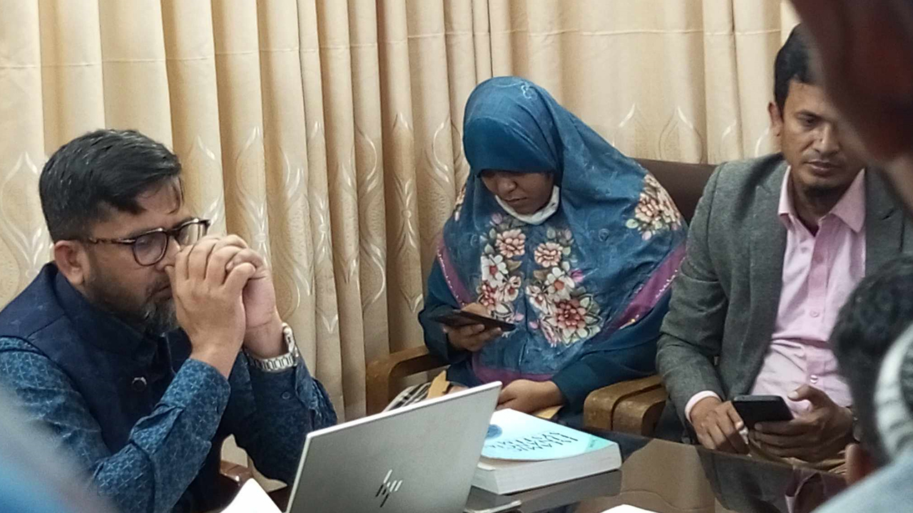 সনদ তুলতে এসে শিক্ষার্থীদের হাতে আটক জবি ছাত্রলীগ নেত্রী