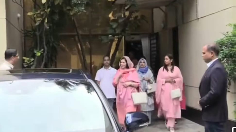 লন্ডনের উদ্দেশে ঢাকা ছাড়লেন ডা. জুবাইদা রহমান