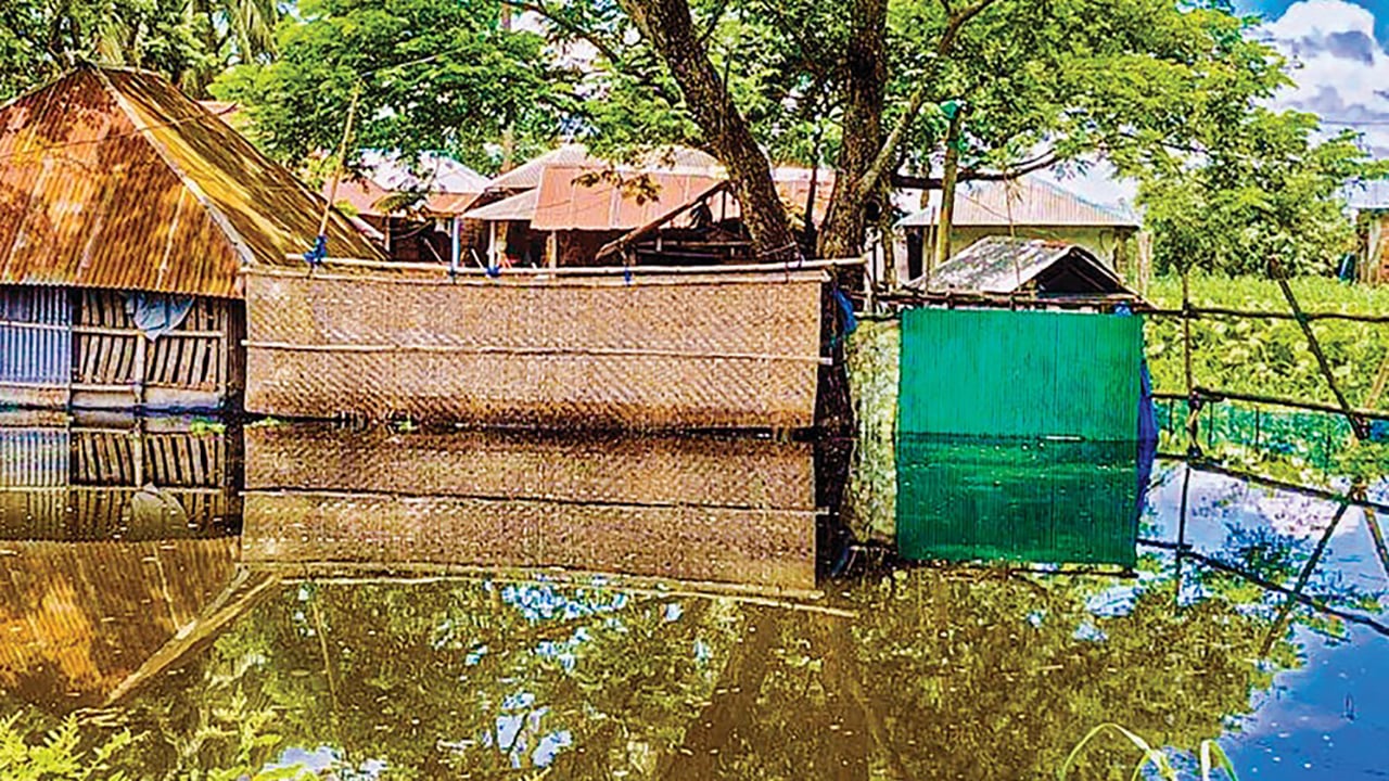 ভবদহে আবার জলাবদ্ধতা বাড়ছে মানুষের দুর্ভোগ
