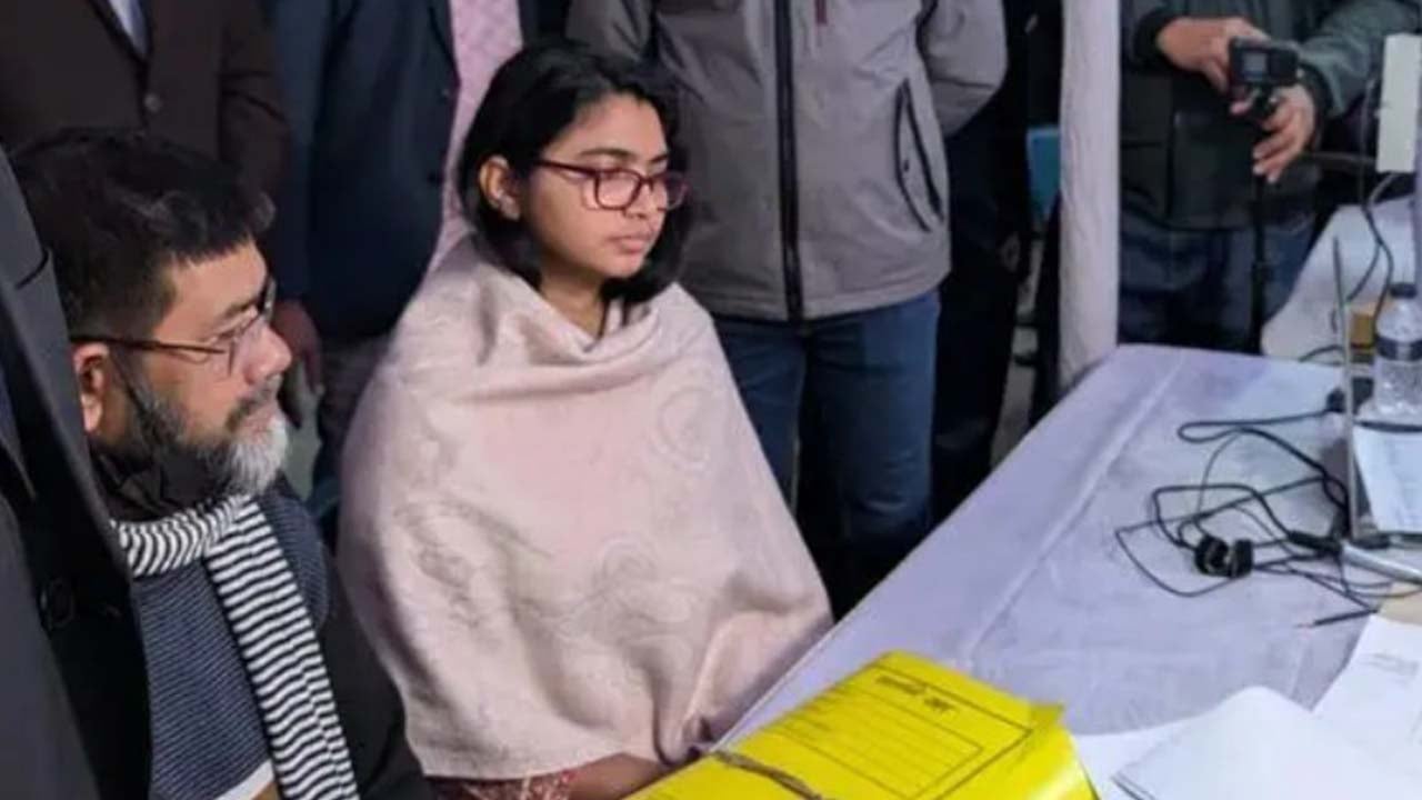 মনোনয়ন ফিরে পেতে ইসিতে তাসনিম জারা